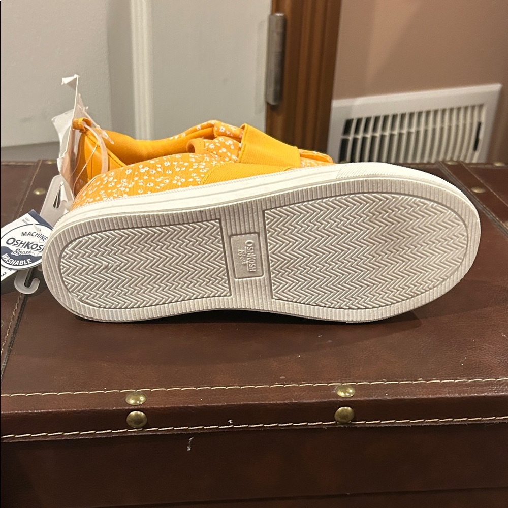 OshKosh B'gosh Kids Orange Floral Sneakers Size 3 - Picture 2 of 7